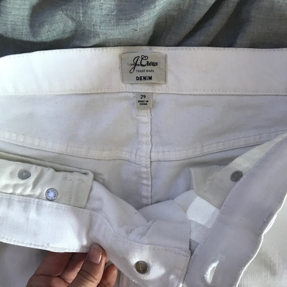 Mid length white skirt - Picture 4 of 7